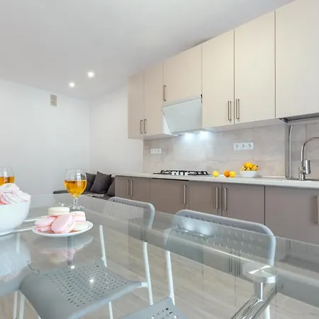 Domkolviv Apartment